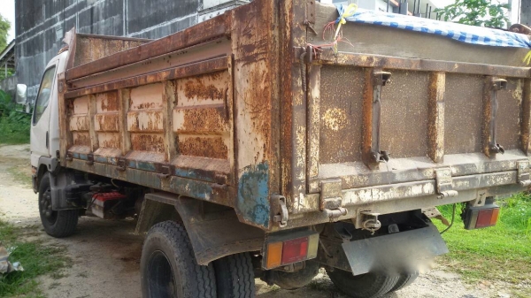 รถมิตซู 6 ล้อดั้ม 130 แรงม้า. ปี 45.   สนใจติดต่อ  081 - 6079515