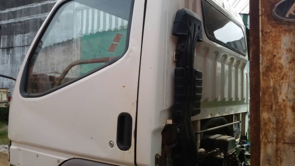 รถมิตซู 6 ล้อดั้ม 130 แรงม้า. ปี 45.   สนใจติดต่อ  081 - 6079515