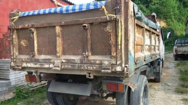 รถมิตซู 6 ล้อดั้ม 130 แรงม้า. ปี 45.   สนใจติดต่อ  081 - 6079515