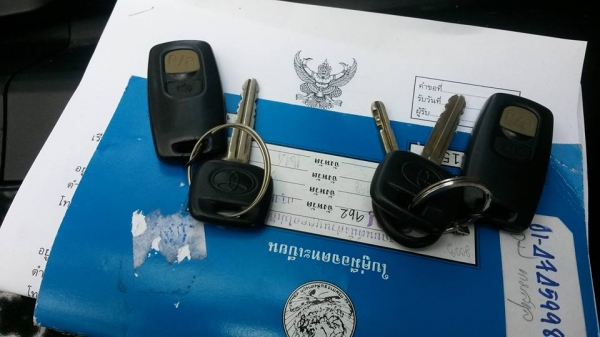 ลดเหลือ175000คับขาย toyota vios เกียร์ออโต้ สีดำ ปี2005 รถมือเดียวป้ายแดง รถชื่อผู้หญิงใช้คนเดียวในเล่ม ไม่เคยมีอุบัติเหตุ ช่วงล่างดีพร้อมใช้งาน ภาษี2559 กระจกปรับไฟฟ้า เบาะหนัง พวงมาลัยพาวเวอร์ เอกสารพร้อมโอน บุคเซอวิส กุญแจรีโมท2ชุด แม็กขอบ16" ชุดล