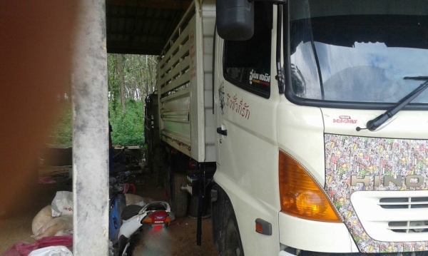 รถฮีโน่ 6 ล้อดั้ม FC9J 175 แรงม้า. ปี 54.  ( รถวิ่ง 5x,xxx กม. )    สนใจติดต่อ  081 - 6079515