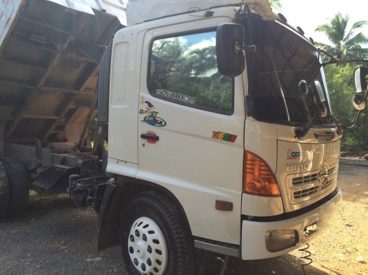 รถฮีโน่ 6 ล้อ FG8J  220 แรงม้า. ปี 49  ( รถวิ่ง 2xx,xxx กม. )    สนใจติดต่อ  081 - 6079515