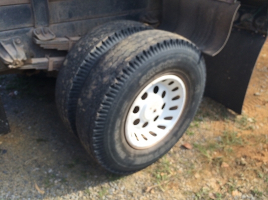 รถฮีโน่ 6 ล้อ FG8J  220 แรงม้า. ปี 49  ( รถวิ่ง 2xx,xxx กม. )    สนใจติดต่อ  081 - 6079515