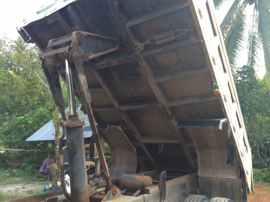 รถฮีโน่ 6 ล้อ FG8J  220 แรงม้า. ปี 49  ( รถวิ่ง 2xx,xxx กม. )    สนใจติดต่อ  081 - 6079515