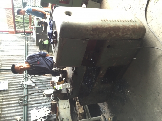 ขายกลึงญี่ปุ่น2เพลา4ฟุตครึ่งพร้อมใช้เสียงดังนิดหน่อยครับ