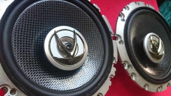 ลำโพงกลางแหลม 2 way ลายเคฟร่าแม่เหล็กเหลว JVC CS-F161 160w