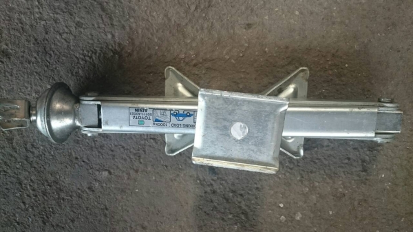 แม่แรงสะพานรุ่นมีตัวทดผ่อนน้ำหนัก Toyota สินค้าจากญี่ปุ่น แม่แรงสะพานรุ่นมีตัวทดผ่อนน้ำหนัก Toyota สินค้าจากญี่ปุ่น