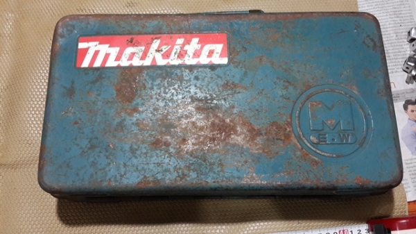 กล่องเหล็กหนาๆ makitaสภาพดี ล็อคแน่น