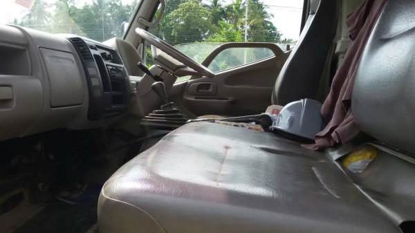 ขาย 6 ล้อฮีโน่ 120 แรง เครน 3.3 ตัน ปี 2546 สภาพเดิม จัดแนนท์ได้ครับ  สนใจติดต่อได้ 081-9420141  ,  081-5715326