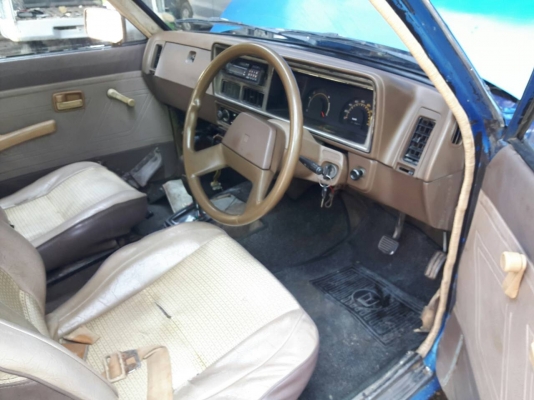 ขายถูกรถ อีซูซุ แวน 4 ประตู