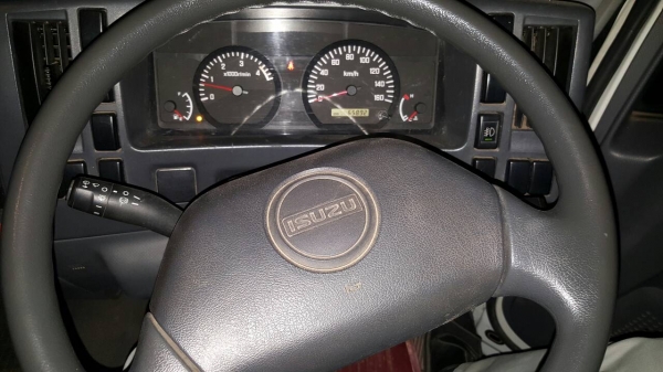 ขายรถบรรทุก 6 ล้อ ISUZU รุ่น NMR85H5FAH