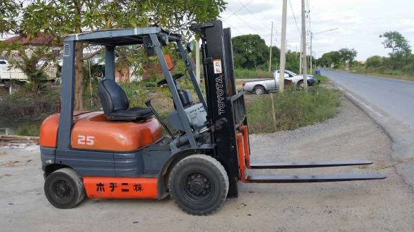 ขายด่วนรถยก TOYOTA 6FGยก2.5ตันทูฟรีงายาวๆเสาสูง3เมตรยางตันหน้าหลังรถนอกนำเข้ายังไม่เคยใช้งานในเมืองไทยเลย=รุ่นใหม่ขายถูกๆๆ