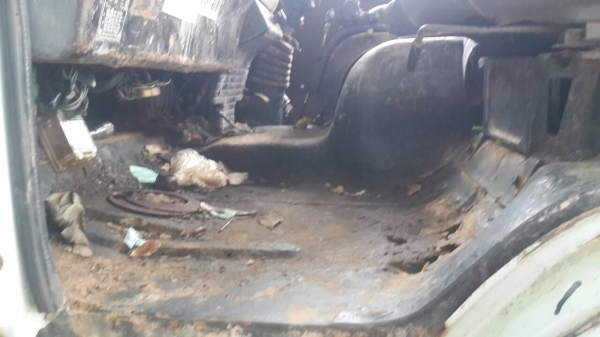 รถอีซูซุ 10 ล้อ ท้ายลาด เปลื่ยนเครื่อง 240 แรงม้า.    สนใจติดต่อ  081 - 6079515