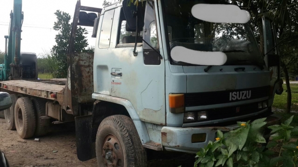 รถอีซูซุ 10 ล้อ ท้ายลาด เปลื่ยนเครื่อง 240 แรงม้า.    สนใจติดต่อ  081 - 6079515