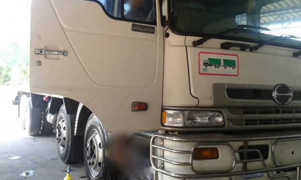 รถฮีโน่ 12 ล้อ ท้ายลาด ( เปอร์เฟีย. )  320 แรงม้า. ปี 53    สนใจติดต่อ  081 - 6079515