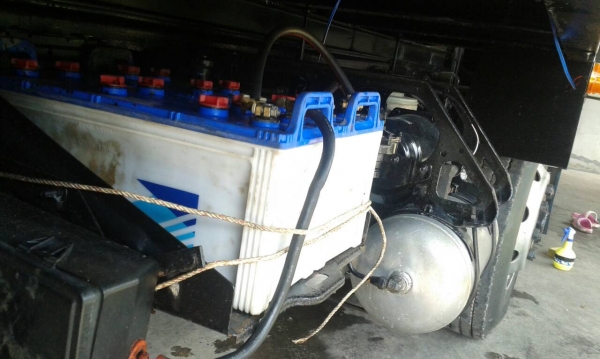 รถฮีโน่ 12 ล้อ ท้ายลาด ( เปอร์เฟีย. )  320 แรงม้า. ปี 53    สนใจติดต่อ  081 - 6079515