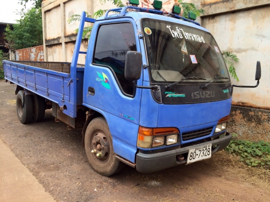 ขายด่วน  รถหกล้อ  ISUZU  NKR 130 ปี 44 สภาพดีมาก  พร้อมใช้งาน  เอกสารพร้อม