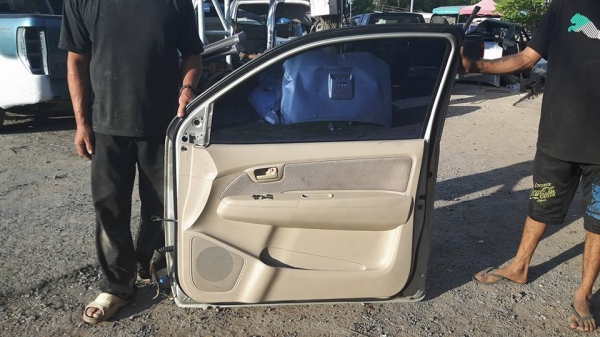 ขายประตูVigo อุปกรณ์ครบๆ 9500 โทร0805669540