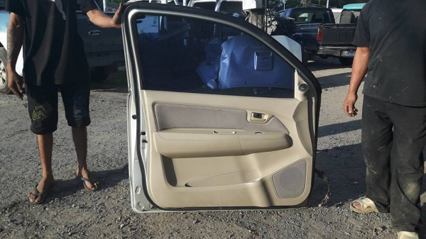 ขายประตูVigo อุปกรณ์ครบๆ 9500 โทร0805669540