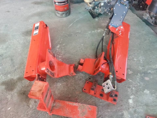 ขายชุดปุ้งกี๋ตักคูโบต้า ผลิต U.S.A  ใส่ L4708 L4508 DI L4508
