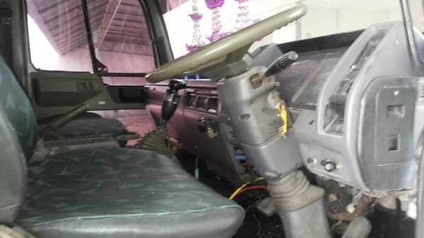 รถอีซูซุ 10 ล้อ หัวลาก FM3M 240 แรงม้า. ปี 39.  ( มีขาย 3 คัน. )   สนใจติดต่อ  081 - 6079515