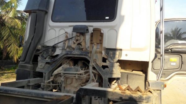 รถอีซูซุ 10 ล้อ หัวลาก FM3M 240 แรงม้า. ปี 39.  ( มีขาย 3 คัน. )   สนใจติดต่อ  081 - 6079515