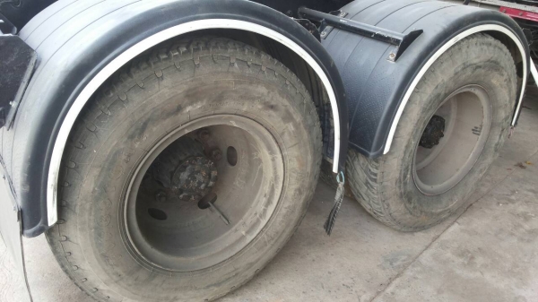 รถอีซูซุ 10 ล้อ หัวลาก FM3M 240 แรงม้า. ปี 39.  ( มีขาย 3 คัน. )   สนใจติดต่อ  081 - 6079515