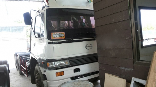 รถอีซูซุ 10 ล้อ หัวลาก FM3M 240 แรงม้า. ปี 39.  ( มีขาย 3 คัน. )   สนใจติดต่อ  081 - 6079515