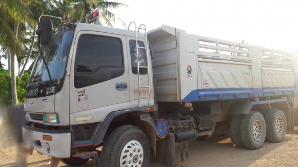 รถอีซุซุ 10 ล้อดั้ม FXZ 270 แรงม้า ปี 39.   สนใจติดต่อ  081 - 6079515