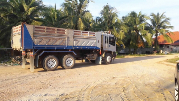 รถอีซุซุ 10 ล้อดั้ม FXZ 270 แรงม้า ปี 39.   สนใจติดต่อ  081 - 6079515