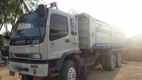 รถอีซุซุ 10 ล้อดั้ม FXZ 270 แรงม้า ปี 39.   สนใจติดต่อ  081 - 6079515