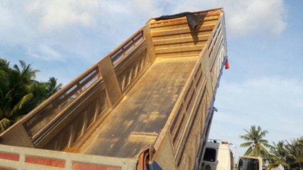 รถอีซุซุ 10 ล้อดั้ม FXZ 270 แรงม้า ปี 39.   สนใจติดต่อ  081 - 6079515