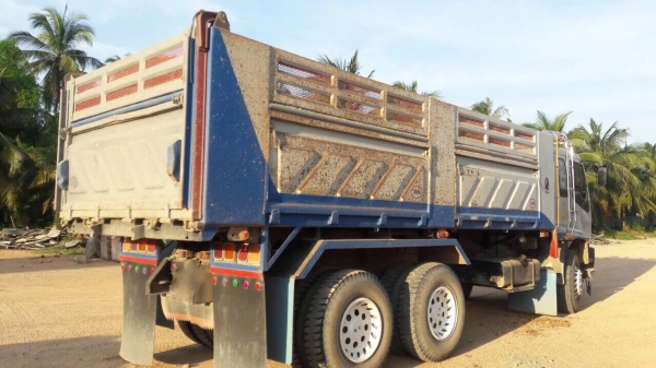 รถอีซุซุ 10 ล้อดั้ม FXZ 270 แรงม้า ปี 39.   สนใจติดต่อ  081 - 6079515