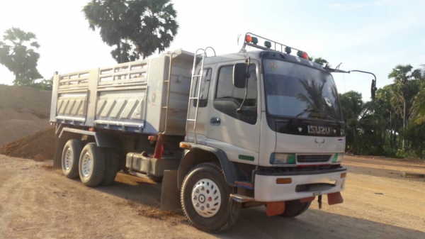 รถอีซุซุ 10 ล้อดั้ม FXZ 270 แรงม้า ปี 39.   สนใจติดต่อ  081 - 6079515