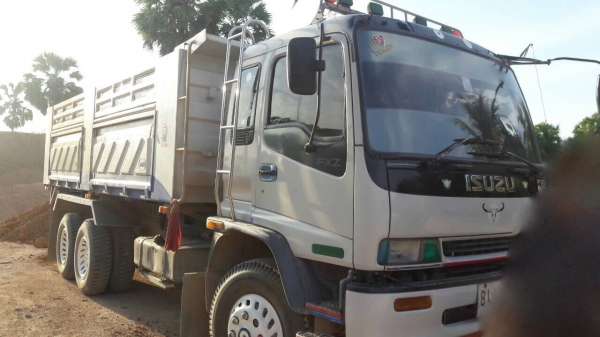รถอีซุซุ 10 ล้อดั้ม FXZ 270 แรงม้า ปี 39.   สนใจติดต่อ  081 - 6079515