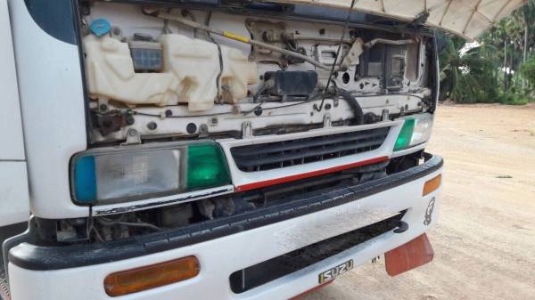 รถอีซุซุ 10 ล้อดั้ม FXZ 270 แรงม้า ปี 39.   สนใจติดต่อ  081 - 6079515