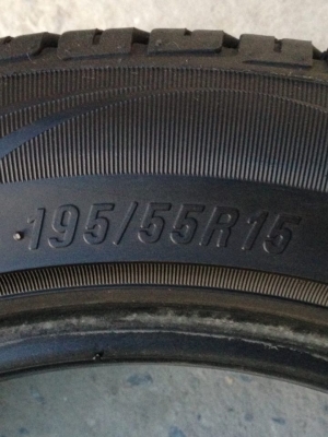 ยาง MAXXIS 195-55-15 ปี 14 2 เส้น 1600 ไม่ควรพลาด สภาพสวยๆไม่บวมไม่กินข้างดอกยางเหลือเยอะเอาไปวิ่งกันใด้อีกยาวค่ะ