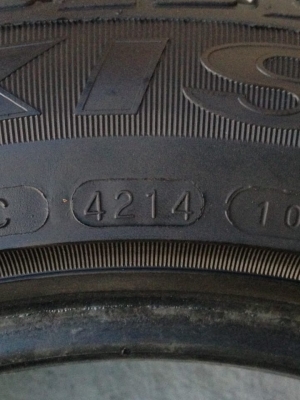 ยาง MAXXIS 195-55-15 ปี 14 2 เส้น 1600 ไม่ควรพลาด สภาพสวยๆไม่บวมไม่กินข้างดอกยางเหลือเยอะเอาไปวิ่งกันใด้อีกยาวค่ะ