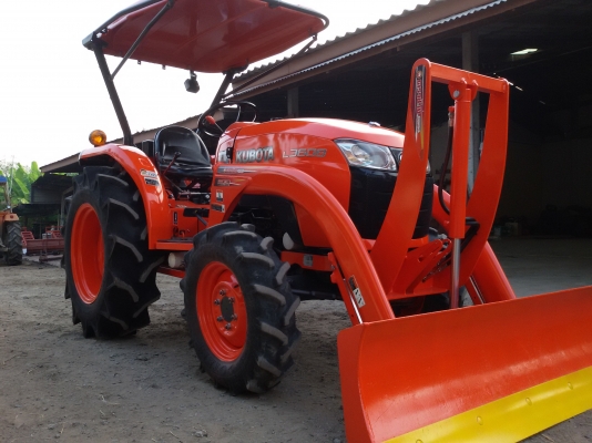 ปัญญาแทรคเตอร์..จัดมาให้ครับ ด่วน!!!คูโบต้า L3608 พร้อมใบมีดคานบน พร้อมผาน6 ตราช้าง ยางหลังใหม่ จัดส่ง อ.โพทะเล จ.พิจิตร