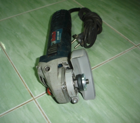 ขายเครื่องเจียรไฟฟ้า 4 นิ้ว 720 วัตต์ BOSCH รุ่น GWS 7-100 ETปรับรอบได้6สปีด