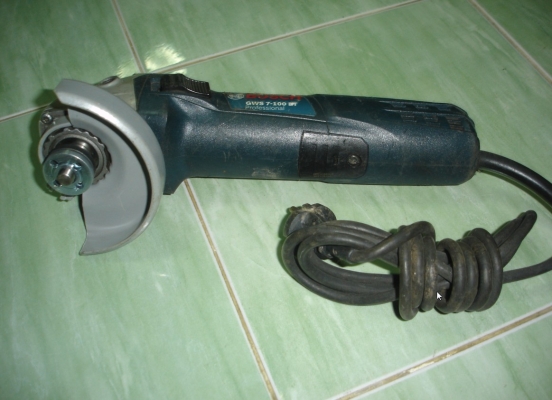 ขายเครื่องเจียรไฟฟ้า 4 นิ้ว 720 วัตต์ BOSCH รุ่น GWS 7-100 ETปรับรอบได้6สปีด