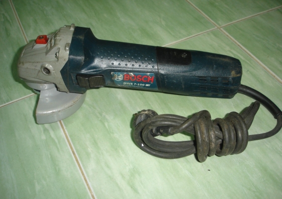 ขายเครื่องเจียรไฟฟ้า 4 นิ้ว 720 วัตต์ BOSCH รุ่น GWS 7-100 ETปรับรอบได้6สปีด