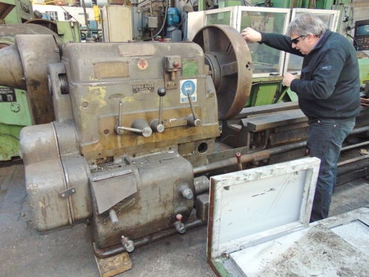 เครื่องกลึง ผ่านป้อมมีด 580 ม.ม. ยันศูนย์ 6 เมตร เครื่องกลึง ผ่านป้อมมีด 580 ม.ม. ยันศูนย์ 6 เมตร