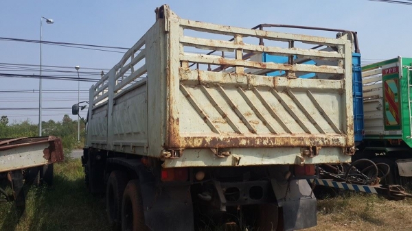ขาย10ล้อ HINO 3H 220 เครื่องEM100 แชชซีสวย กระบะ3มิตร แชชซีสวย เครื่องดีพร้อมวิ่งงาน