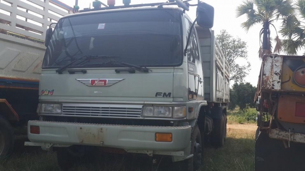 ขาย10ล้อ HINO 3H 220 เครื่องEM100 แชชซีสวย กระบะ3มิตร แชชซีสวย เครื่องดีพร้อมวิ่งงาน