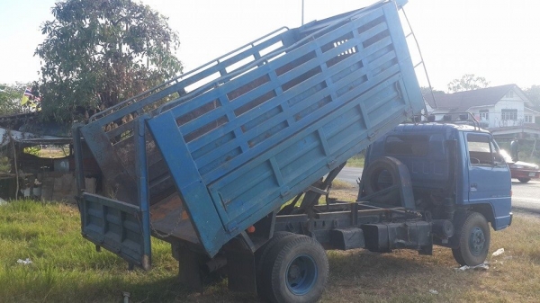 ขาย6ล้อดัมพ์เกษตรสั้งลุย อีซูซุNPR 59LU5FM ปี38 แชชซีสวยเครื่องดี กระบอกดัมพ์ฝหญ่ พร้อมวิ่งลุยงาน เครื่องเดิม