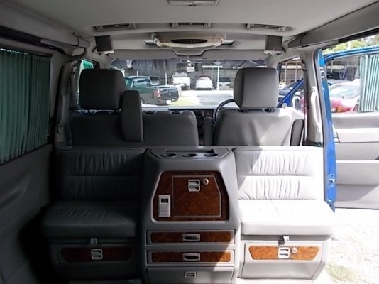 VOLKSWAGEN CARAVELLE V6 ขายไม่แพง รถไม่เคยชน เบาะvip2แถว