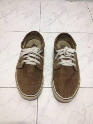 ขาย Vans ear หนังกลับสีนำตาล made in vietnam เบอร์ 8.5 ราคา450บาท โทร0924462525โส กทม