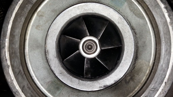 ขายเทอร์โบ holset hx40 ใบหลัง 10ใบ ใบหน้า บิลเล็ท เก่าญี่ปุ่น