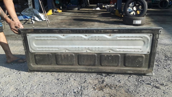 ขายฝาท้าย vigo แท้อุปกรณ์ครบๆ 3000โทร0805669540